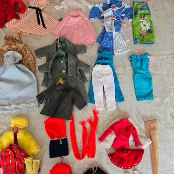 Vintage Barbie Doll with Accessories in GREAT Condition - Picture 11 of 12